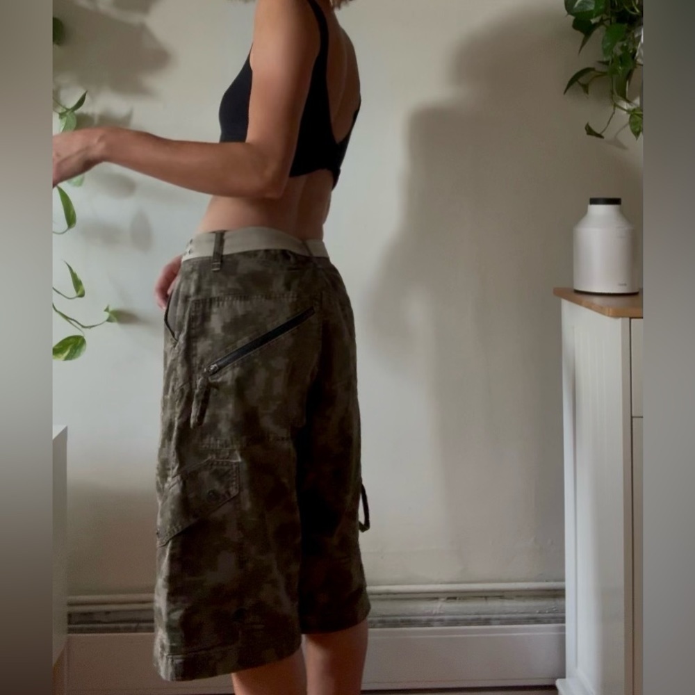 Y2K Grab Camo Oversized Jorts (Medium)